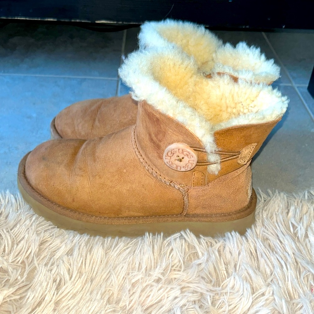 Bailey Button Uggs